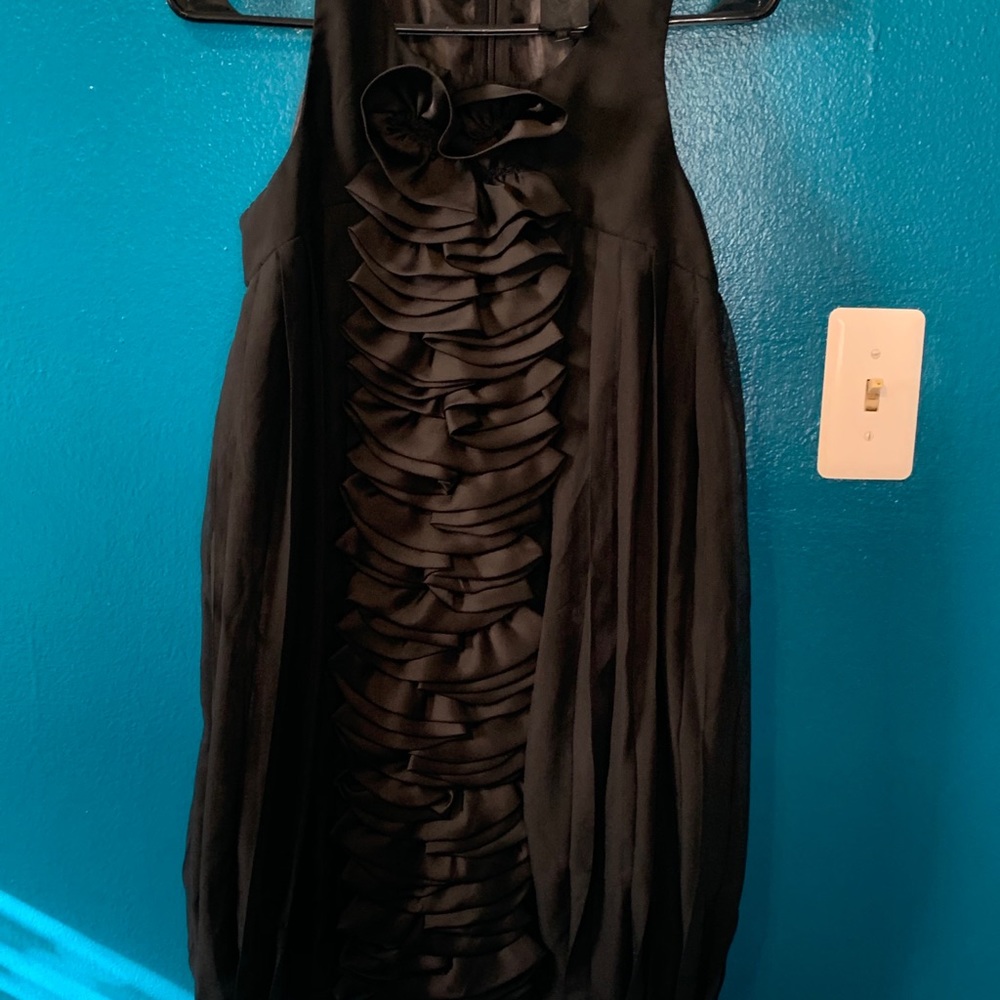 Sleeveless Black mini dress with ruffled front - Picture 11 of 12